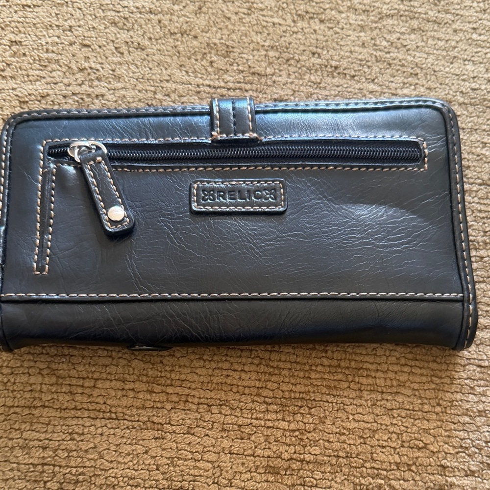 Elegant Relic Dark Brown Butterfly Wallet - Picture 3 of 8